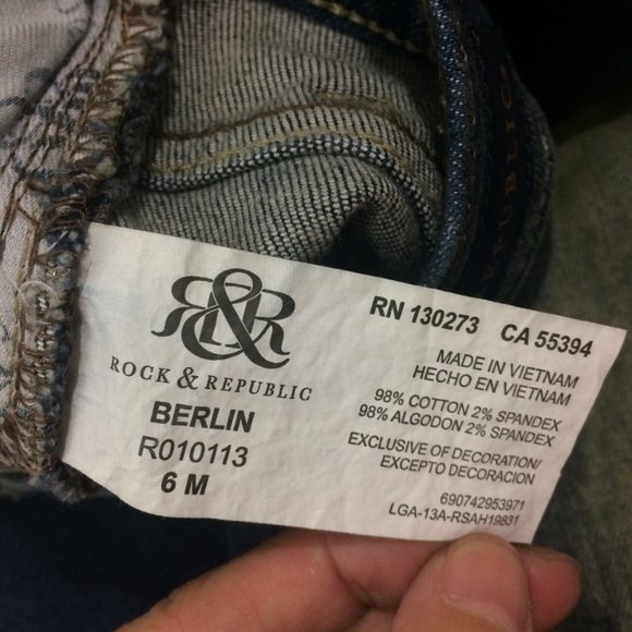 Rock & Republic Jeans Berlin Stud Pocket Detail - Picture 15 of 16